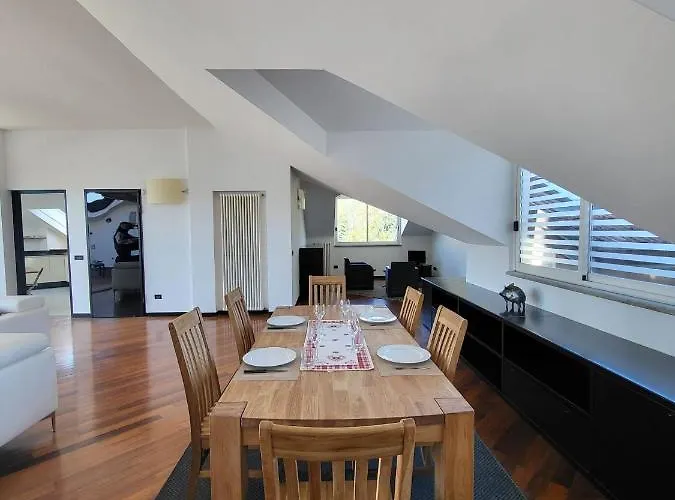 Attico Dei Castelli Apartamento